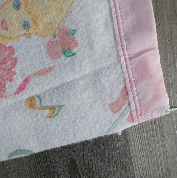 Barbie Vintage 90s blanket Silky trim 86x71 Barbiecore pink white 💖 - Picture 5 of 8